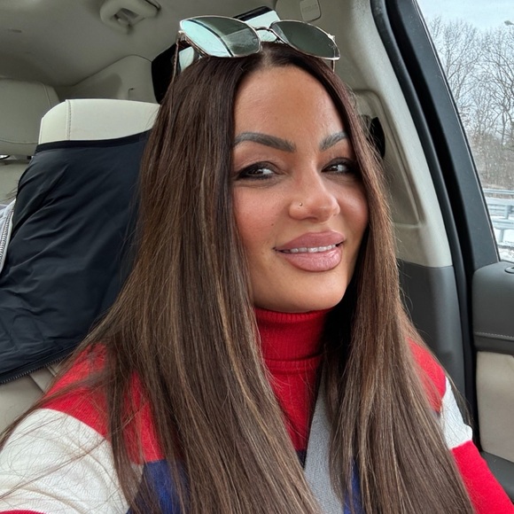 Meet your Posher, Tabitha - Picture 1 of 1